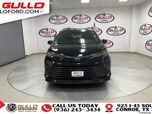Used 2024 Toyota Sienna XLE Woodland Edition AWD/4WD image 3