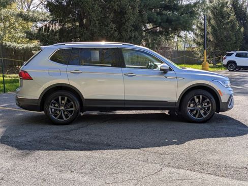 Used 2022 Volkswagen Tiguan SE AWD/4WD image 8