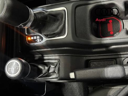Used 2022 Jeep Gladiator Sport AWD/4WD image 21
