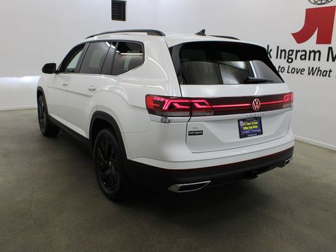 New 2026 Volkswagen Atlas SE FWD image 3