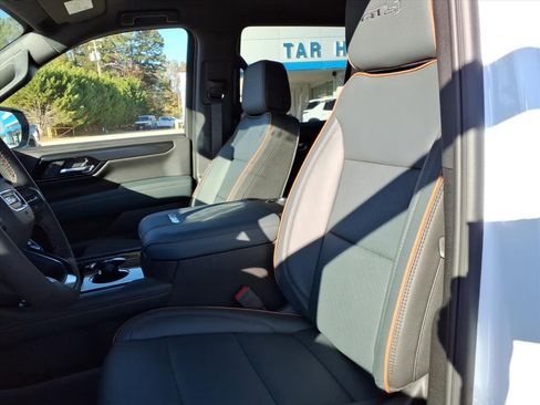 New 2025 GMC Yukon AT4 image 10