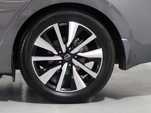 Used 2024 Nissan Sentra SV w/ SV Premium Package image 45