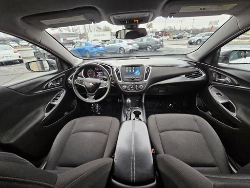 Used 2018 Chevrolet Malibu LT FWD image 32