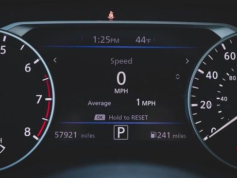 Used 2021 Nissan Sentra SR w/ SR Premium Package image 11