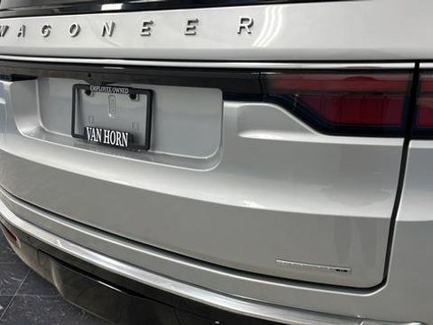 Used 2024 Jeep Wagoneer Series II w/ Premium Group I AWD/4WD image 42