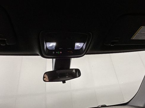 Used 2022 Chevrolet Traverse LT FWD image 29