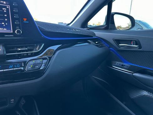 Used 2020 Toyota C-HR XLE image 53