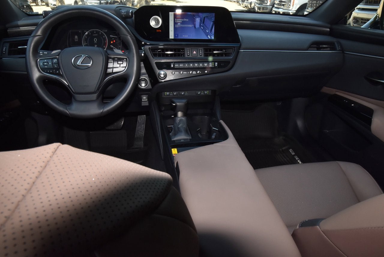 Used 2025 Lexus ES 350 w/ Premium Package FWD image 16