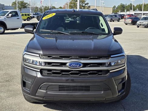 Used 2024 Ford Expedition XLT image 2