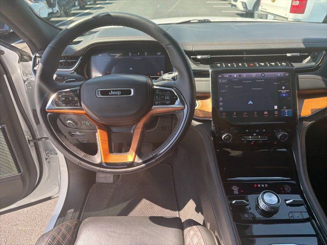 Used 2024 Jeep Grand Cherokee Summit AWD/4WD image 25