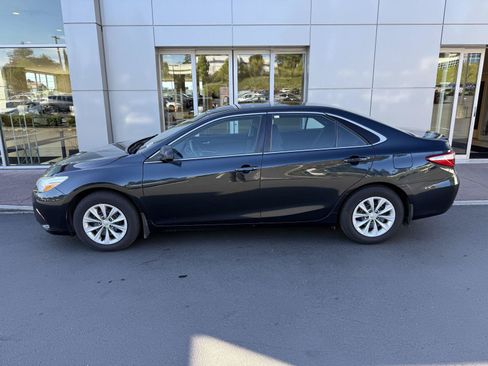 Used 2016 Toyota Camry LE FWD image 2