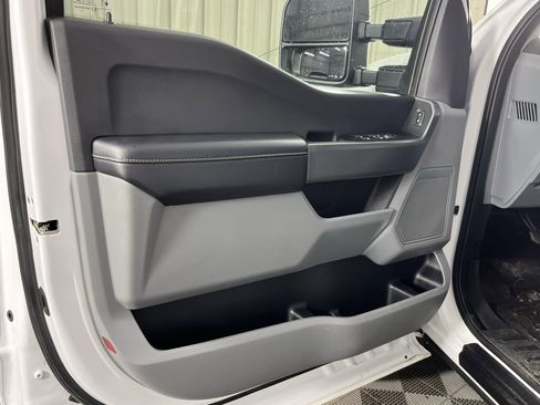 Used 2024 Ford F350 XLT image 14