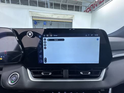 Used 2025 Chevrolet Equinox LT w/ Safety and Technology Package image 26