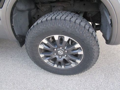 Used 2017 Nissan Titan PRO-4X image 10