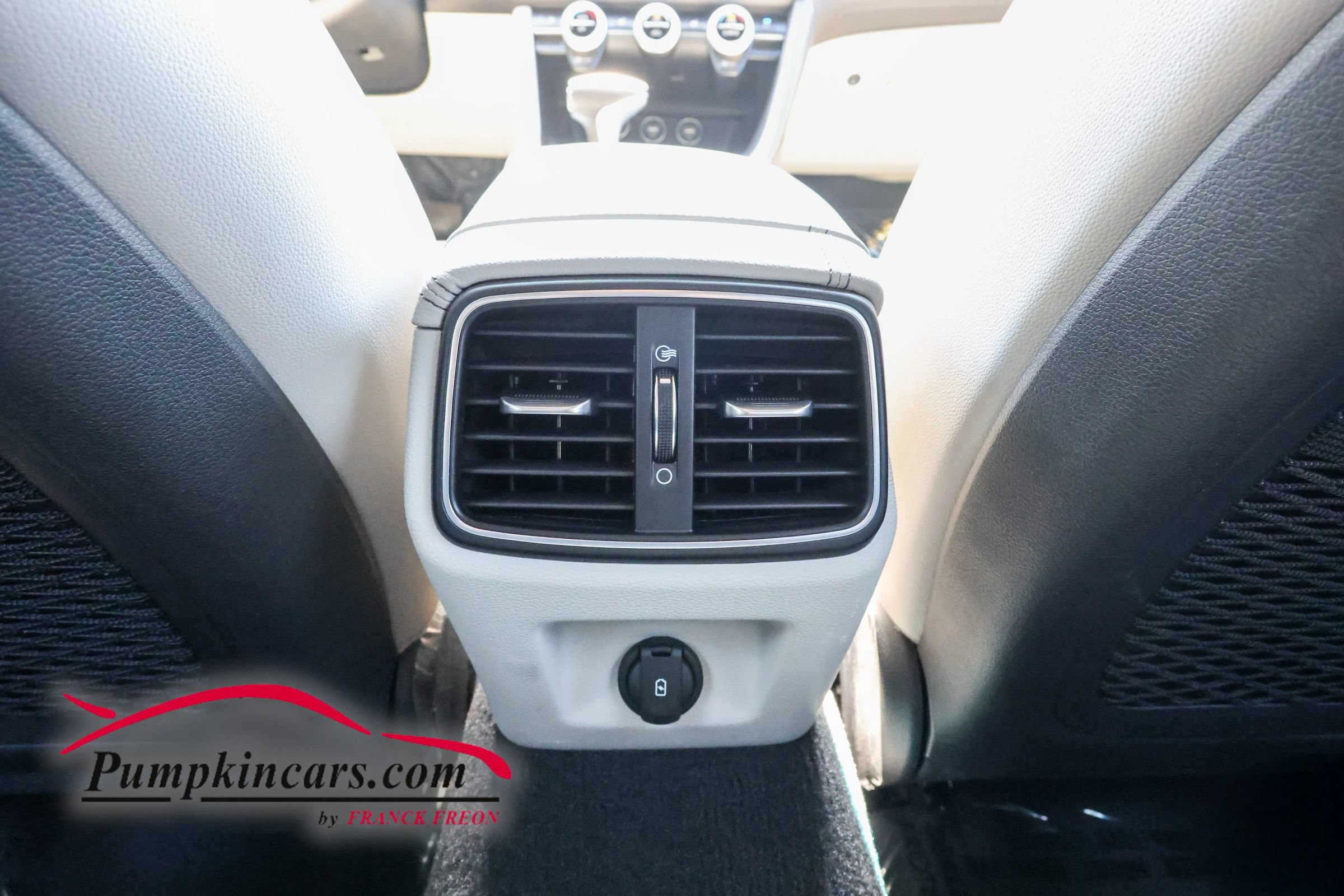 Used 2023 Genesis G70 2.0T RWD image 31