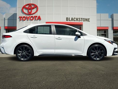 Used 2026 Toyota Corolla SE w/ SE Package FWD image 2