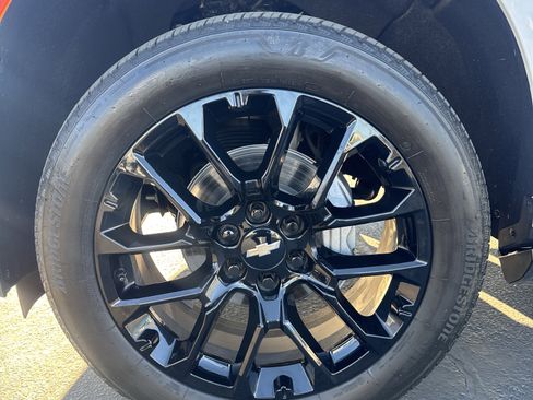 Used 2024 Chevrolet Suburban High Country image 12