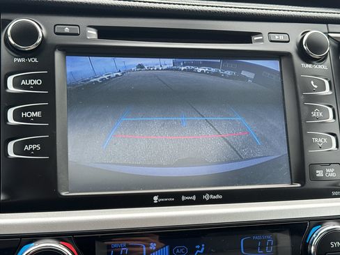 Used 2016 Toyota Highlander XLE AWD/4WD image 19