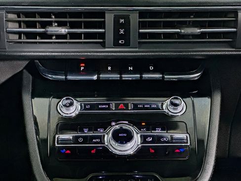 Used 2022 Lincoln Corsair Grand Touring w/ Towing Package image 32