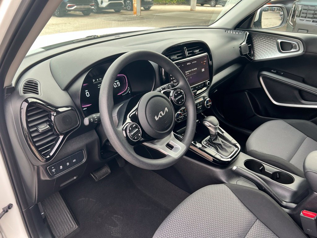 Certified 2023 Kia Soul S FWD image 6