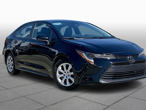 Used 2024 Toyota Corolla LE image 3