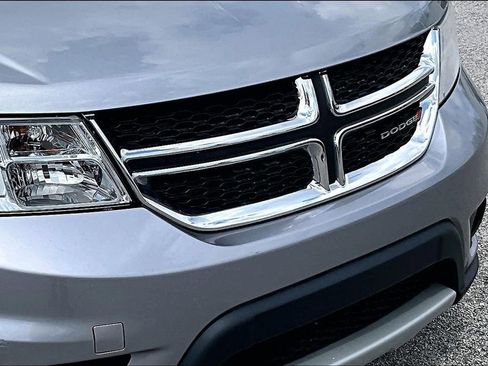 Used 2019 Dodge Journey SE image 30