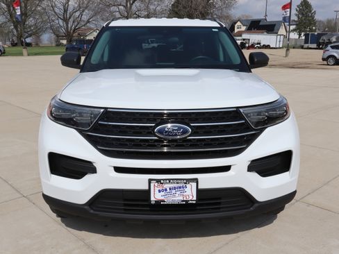 Used 2024 Ford Explorer XLT w/ Class IV Trailer Tow Package AWD/4WD image 3