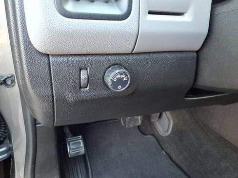 Used 2018 Chevrolet Colorado W/T w/ WT Convenience Package RWD image 12
