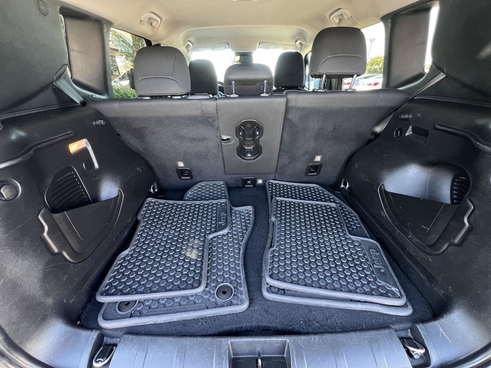 Used 2021 Jeep Renegade Trailhawk AWD/4WD image 38