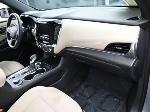 Used 2023 Chevrolet Traverse LS FWD image 43