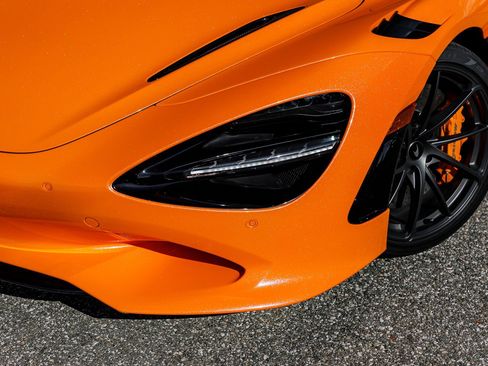 Used 2025 McLaren 750S Spider image 34