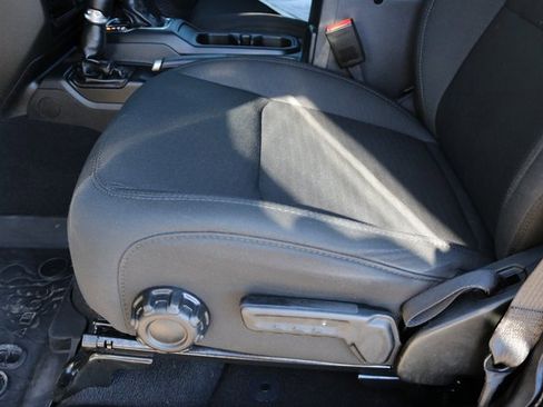 Used 2022 Jeep Gladiator Willys image 13