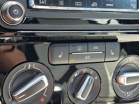 Used 2017 Volkswagen Jetta Sport FWD image 25