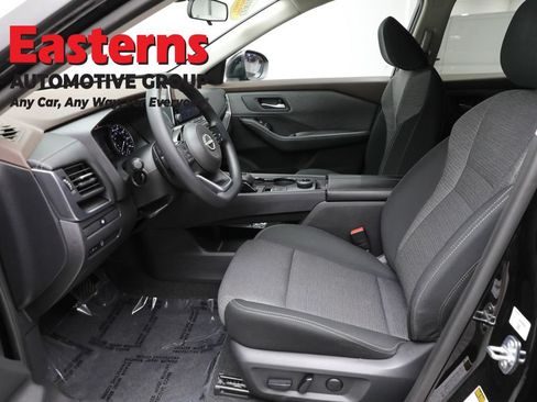 Used 2023 Nissan Rogue SV AWD/4WD image 14