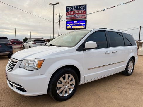 Used 2015 Chrysler Town & Country Touring w/ Driver Convenience Group image 1