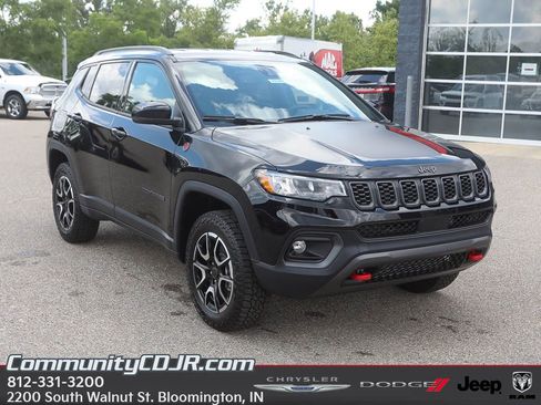New 2025 Jeep Compass Trailhawk w/ Trailhawk Convenience Group image 1