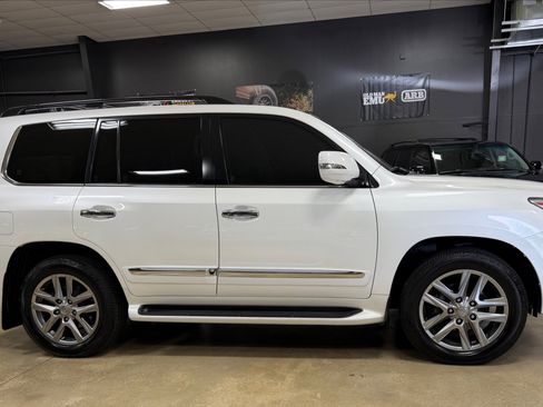 Used 2013 Lexus LX 570 4WD w/ Luxury Pkg w/Pre-crash image 6