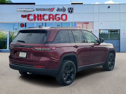 Certified 2025 Jeep Grand Cherokee Limited w/ Black Appearance Package image 4