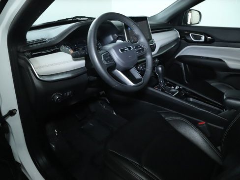 Used 2025 Jeep Compass Limited AWD/4WD image 17