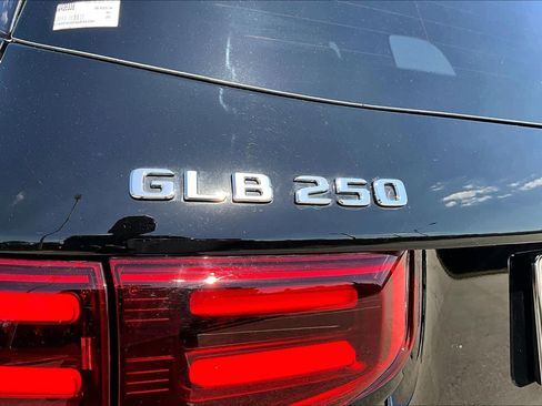 Certified 2025 Mercedes-Benz GLB 250 image 31
