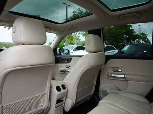 Used 2023 Mercedes-Benz GLB 250 image 15
