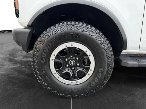 Used 2022 Ford Bronco Outer Banks w/ Sasquatch Package AWD/4WD image 9