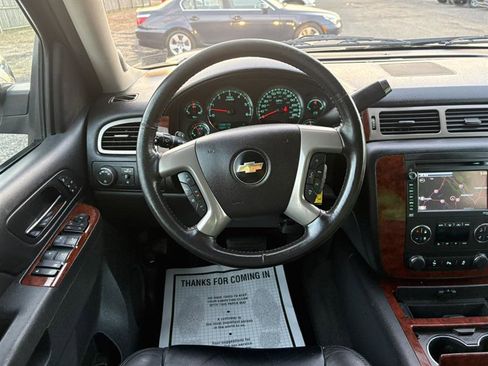 Used 2014 Chevrolet Suburban LTZ image 27