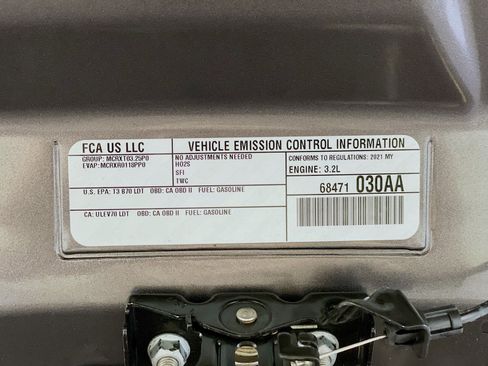 Used 2021 Jeep Cherokee Latitude Lux 80th Anniv w/ Quick Order Package 26U 80TH image 21