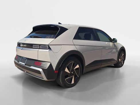 Certified 2025 Hyundai Ioniq 5 SE RWD image 3