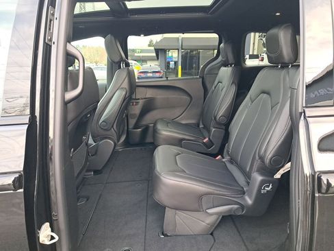 New 2026 Chrysler Pacifica Select w/ S Appearance Package image 12