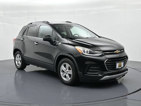 Used 2017 Chevrolet Trax LT w/ Driver Confidence Package FWD image 4