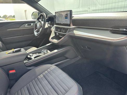 Used 2026 Ford Explorer ST-Line w/ ST-Line Street Pack AWD/4WD image 35