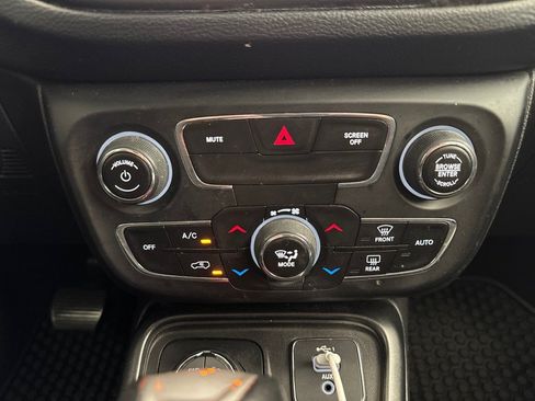 Used 2019 Jeep Compass Trailhawk AWD/4WD image 24