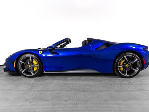 Certified 2025 Ferrari SF90 Spider AWD/4WD image 4